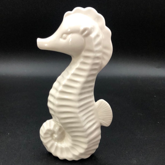 White Ceramic Seahorse Figurine - Picture 1 of 6